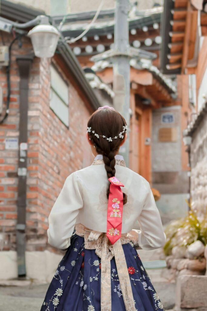 Where the Water Drops Dissolve: 5 Best Places to Experience Authentic 'Jeong' in Seoul Where the Water Drops Dissolve: 5 Best Places to Experience Authentic ‘Jeong’ in Seoul